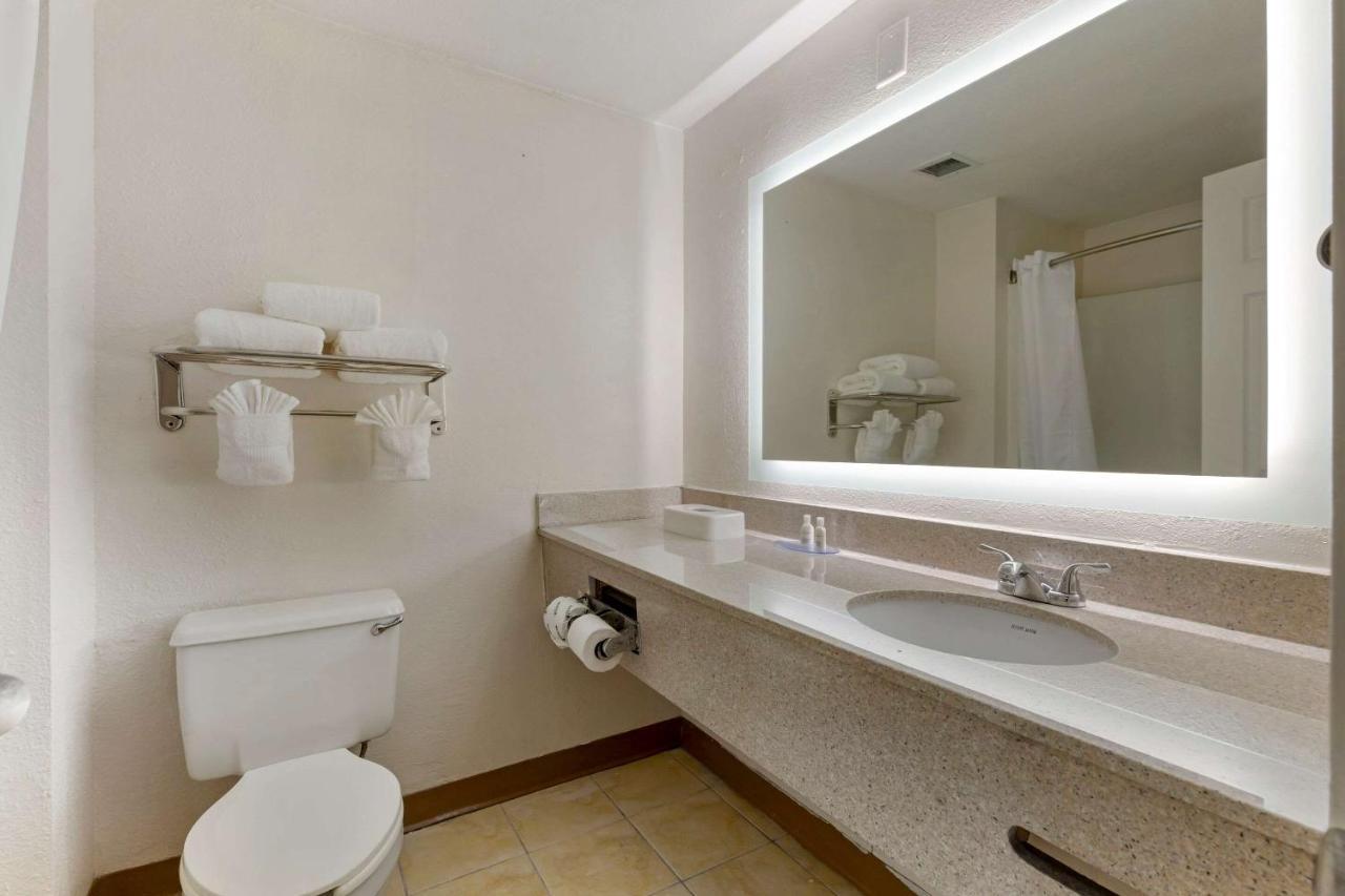 Suburban Extended Stay Hotel Роли Экстерьер фото